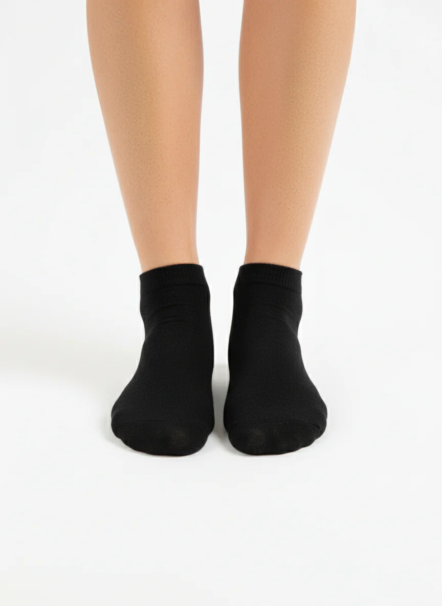 ESSENTIAL SOLID BLACK ANKLE SOCKS