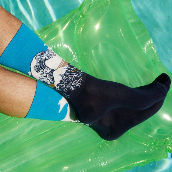 GREAT WAVE ART SOCKS - Image 4