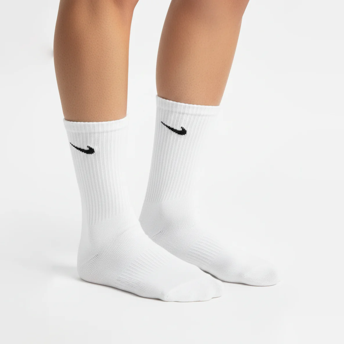 NIKE ESSENTIAL PERFORMANCE WHITE CREW SOCKS