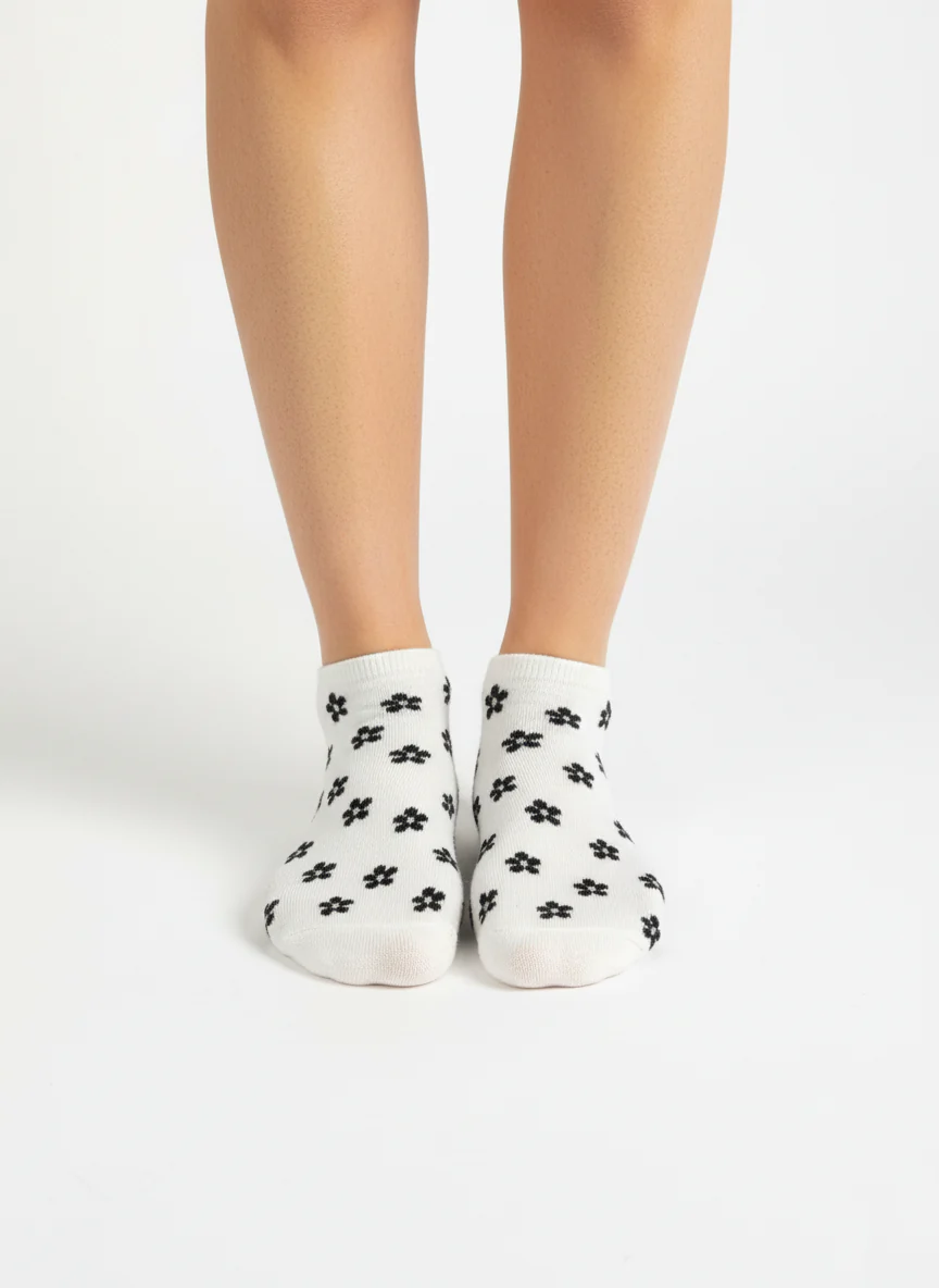 WHITE & BLACK MINI-FLOWER SOCKS
